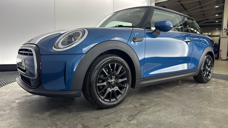 MINI Hatchback 1.5 Cooper Classic 3dr Auto Petrol Hatchback